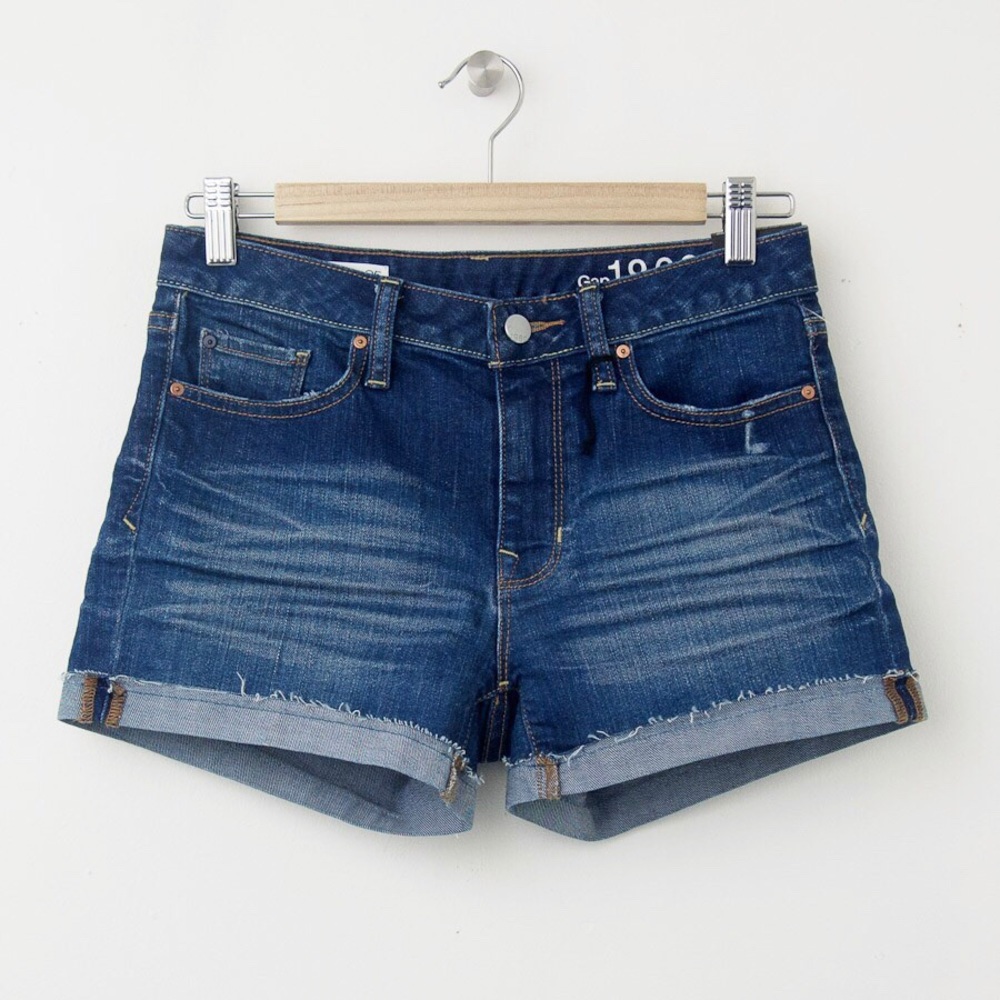 Gap Maddie Slim Cuffed Cutoff Shorts - Size 26